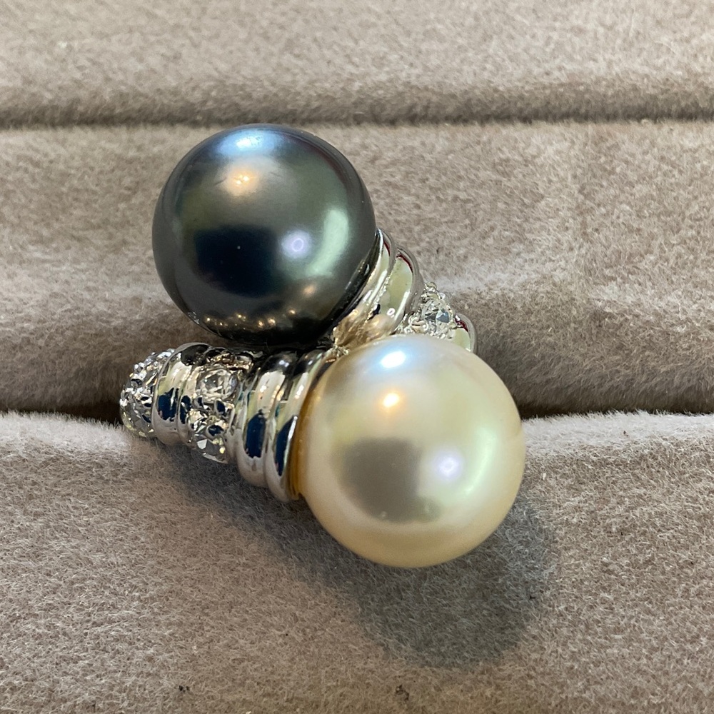 Elegant Sterling Silver and Black and White Pearl Ring